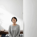 ヤモリが玄関に！幸運のサイン？スピリチュアルな意味と対策を解説